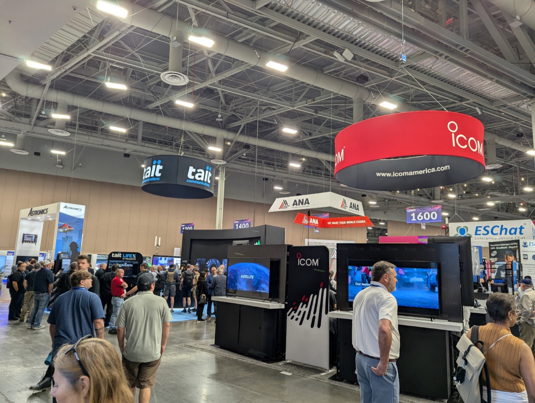 Logo de IWCE en Las Vegas Convention Center